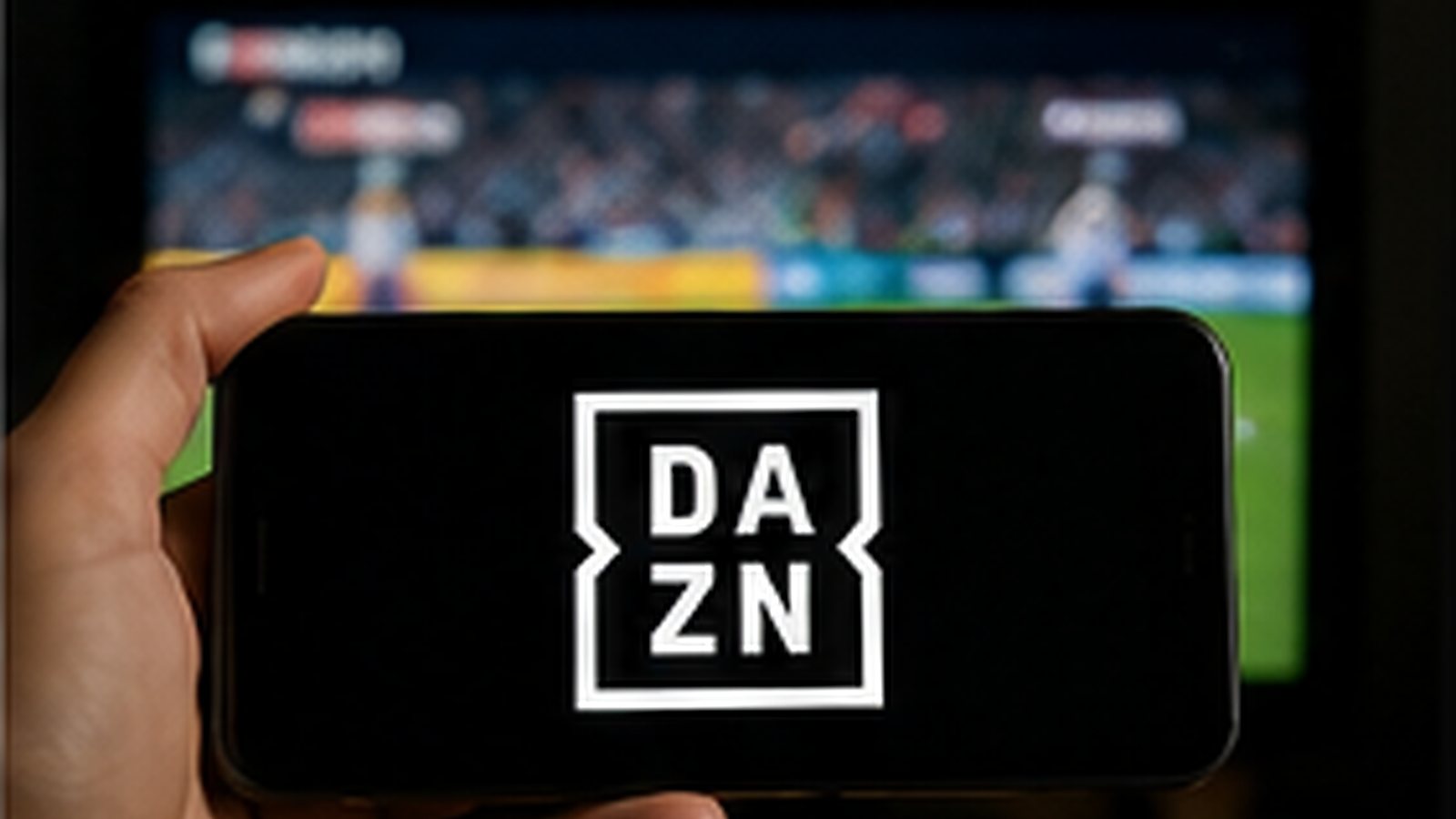 Immagine illustrativa di uno smartphone usato per lo streaming sportivo
